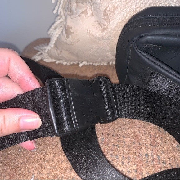 Fear Of God Essentials Sleek Black Belt Bag - Picture 6 of 12